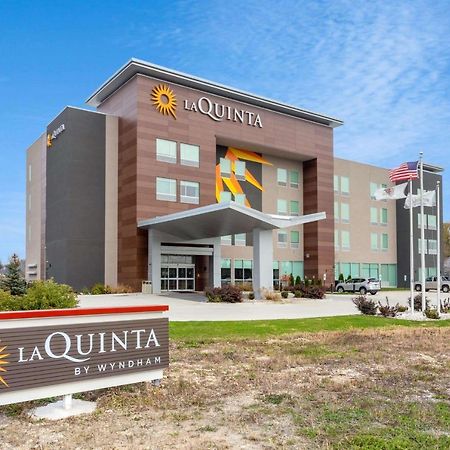 La Quinta Inn & Suites By Wyndham Shorewood Екстер'єр фото