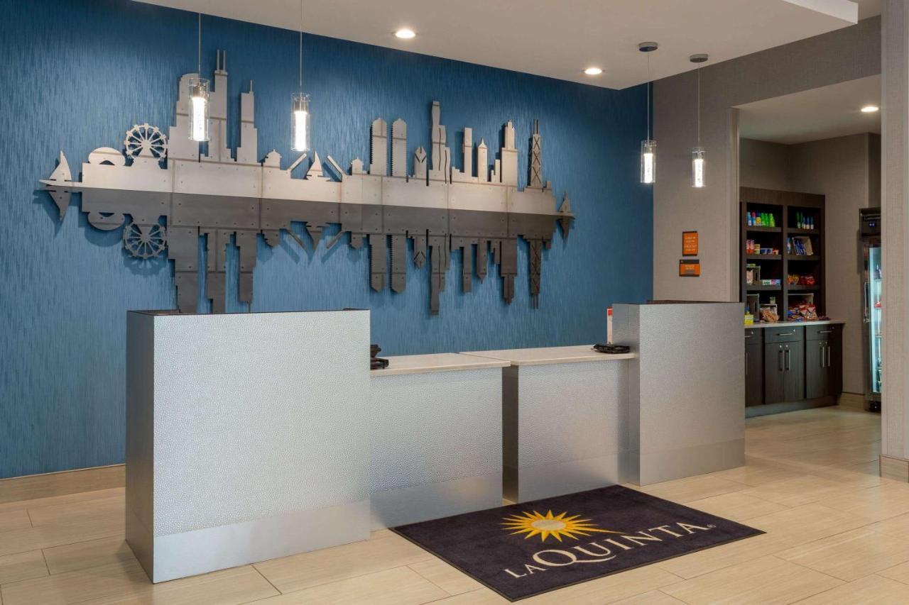 La Quinta Inn & Suites By Wyndham Shorewood Екстер'єр фото