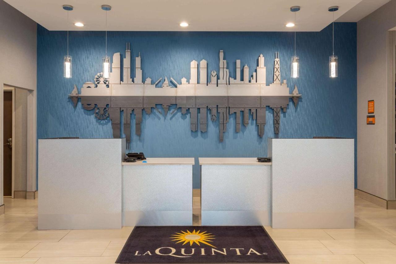La Quinta Inn & Suites By Wyndham Shorewood Екстер'єр фото