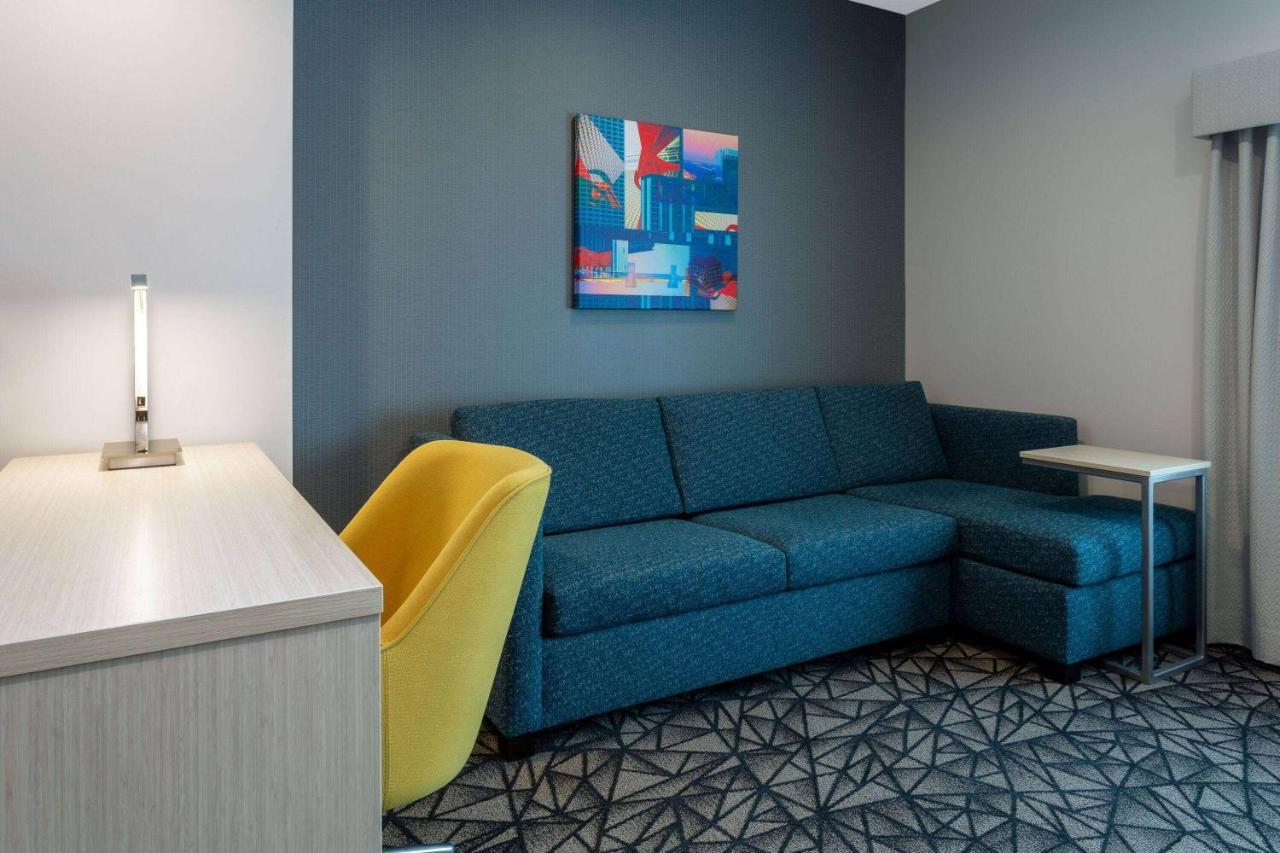 La Quinta Inn & Suites By Wyndham Shorewood Екстер'єр фото