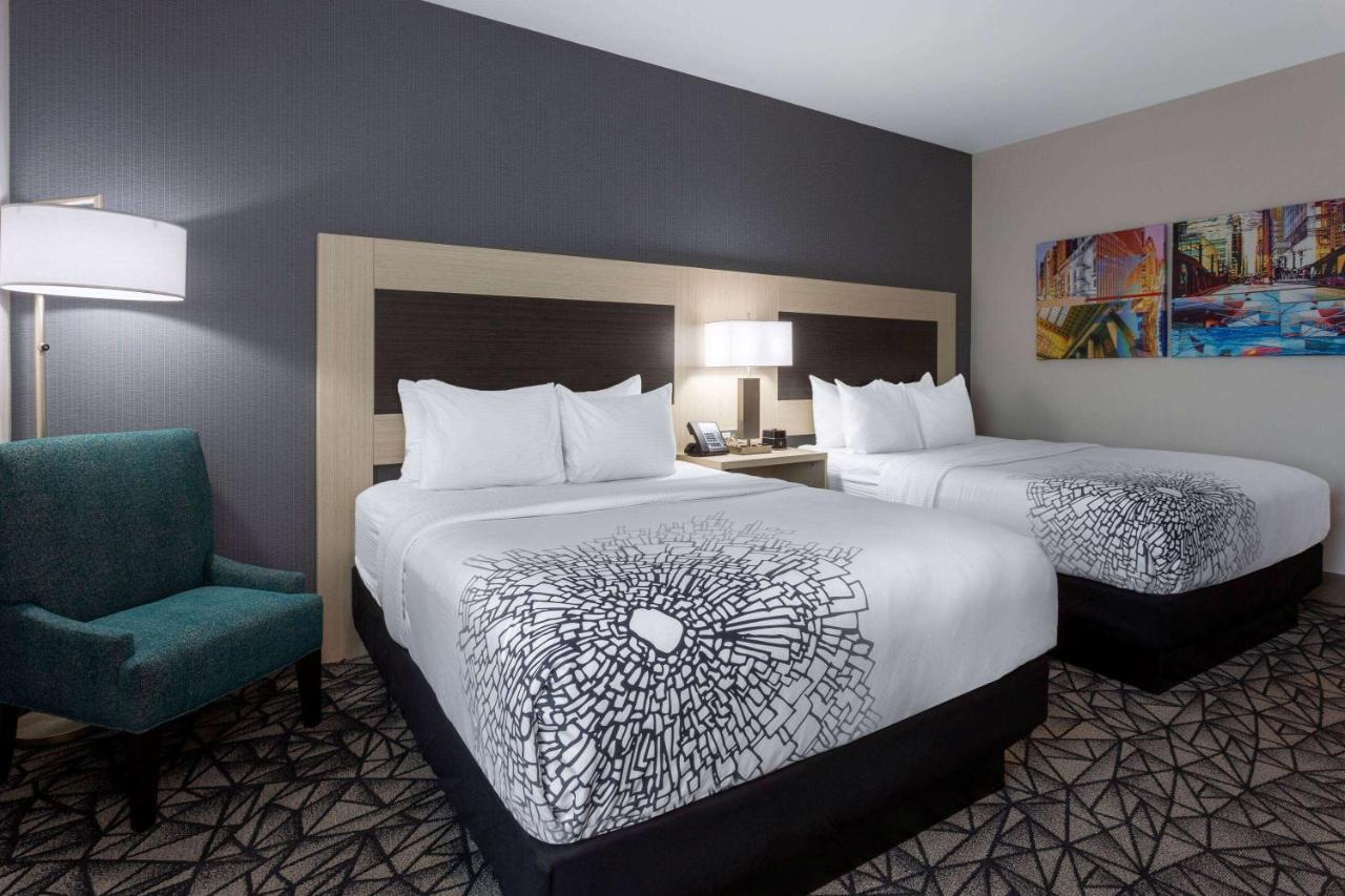 La Quinta Inn & Suites By Wyndham Shorewood Екстер'єр фото
