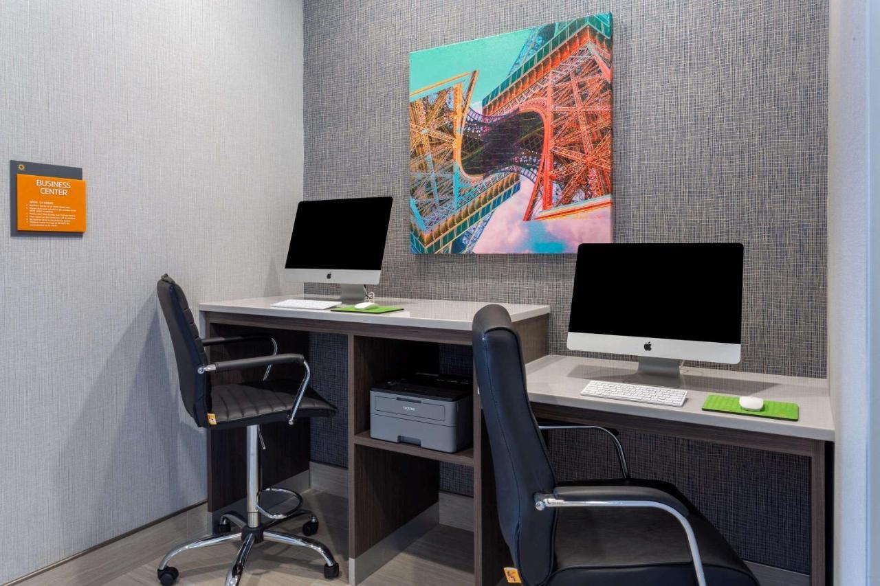La Quinta Inn & Suites By Wyndham Shorewood Екстер'єр фото