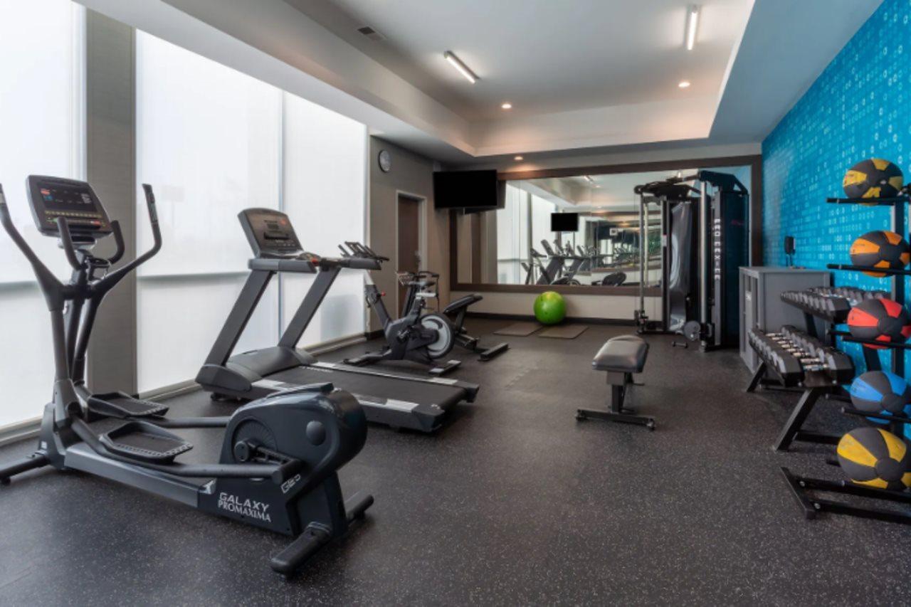 La Quinta Inn & Suites By Wyndham Shorewood Екстер'єр фото
